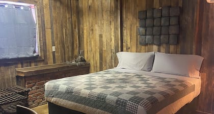 Cozy Lakeside Cabin, Mannford
