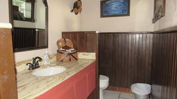 Towels, soap, shampoo, toilet paper