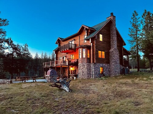 B&B Ranch is a cozy cabin, mountain views, perfect for rest, fun.  9-11 guest