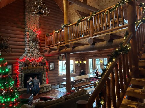 B&B Ranch is a cozy cabin with mountain views , perfect for rest and have fun.