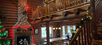 B&B Ranch is a cozy cabin with mountain views , perfect for rest and have fun.