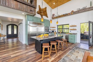 House (5 Bedrooms) | Interior - Skyline Sanctuary by Avantstay Indoor Pool, Game Room, Firepit, Mountain Views, Luxe Design (Sevierville)