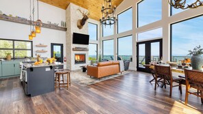 Interior - Skyline Sanctuary by Avantstay Indoor Pool, Game Room, Firepit, Mountain Views, Luxe Design (Sevierville)