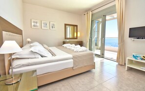 5 chambres, coffres-forts dans les chambres, fer et planche Ă repasser