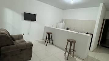 Basic Apartment | Bathroom | Shower, towels