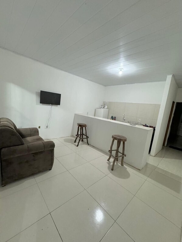 Basic Apartment | Bathroom | Shower, towels - Kitnets Corais Hospeda (Marechal Deodoro)