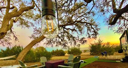 Ramblin' Rose: a sweet Glamper for 2 under the stars in Dripping Springs