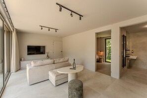 Smart TV, video library, stereo