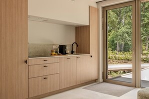 Microwave, dishwasher, coffee/tea maker, toaster