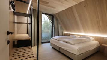 4 bedrooms, desk, travel crib, WiFi