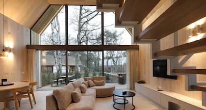 Luxurious lodge for 6, bathed in natural light, located in the green heart of Belgian Limburg.