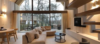 Luxurious lodge for 6, bathed in natural light, located in the green heart of Belgian Limburg.