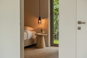 5 多间卧室、办公桌、旅行婴儿床、WiFi