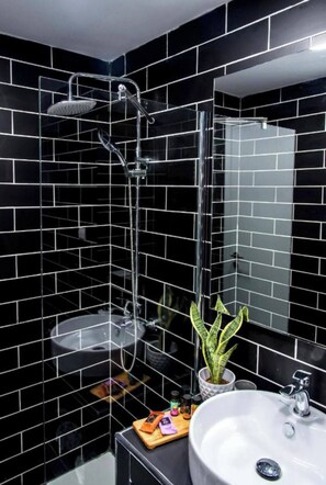 Shower, hair dryer, towels, soap - SWEET Syntagma Suite 3 - modern, classy, bright (Athina)