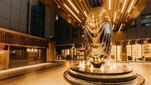 A modern indoor space with a central water feature and a glass facade in the background. - Jinquan Yujing Hotel (Enping)