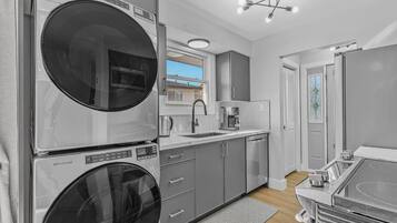 Køleskab, mikrobølgeovn, ovn, kogeplade