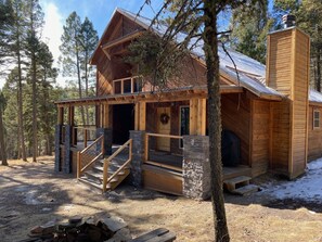 Exterior - Lovely and picturesque updated cabin in Angel Fire, sleeps 11!   (Angel Fire)