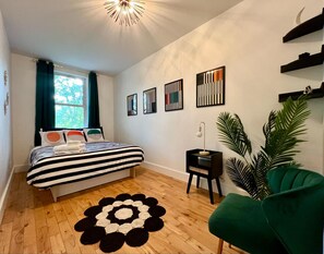 2 bedrooms, travel cot, free WiFi, bed sheets