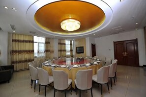 Dining - You Yi Feng Hotel (Habahe)