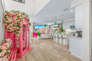 Interior - Specials Barbie themed, Lakefront, games+pool (Indio)