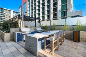 BBQ/picnic area - Kasa Little Italy San Diego (San Diego)