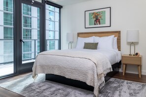 Individually decorated, individually furnished, iron/ironing board - Kasa Little Italy San Diego (San Diego)