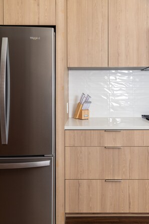 Classic Apartment, 1 King Bed with Sofa bed | Private kitchen | Full-sized fridge, microwave, oven, stovetop