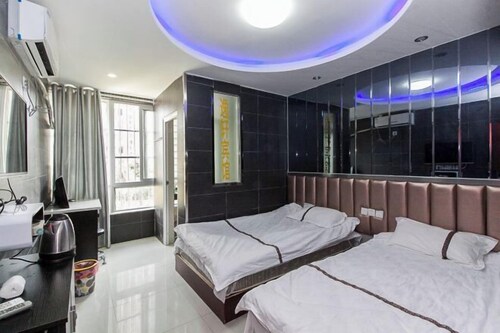 Yiyi Hotel