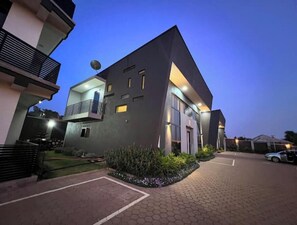 Exterior - DLK Living - L1

 (Kira Town)