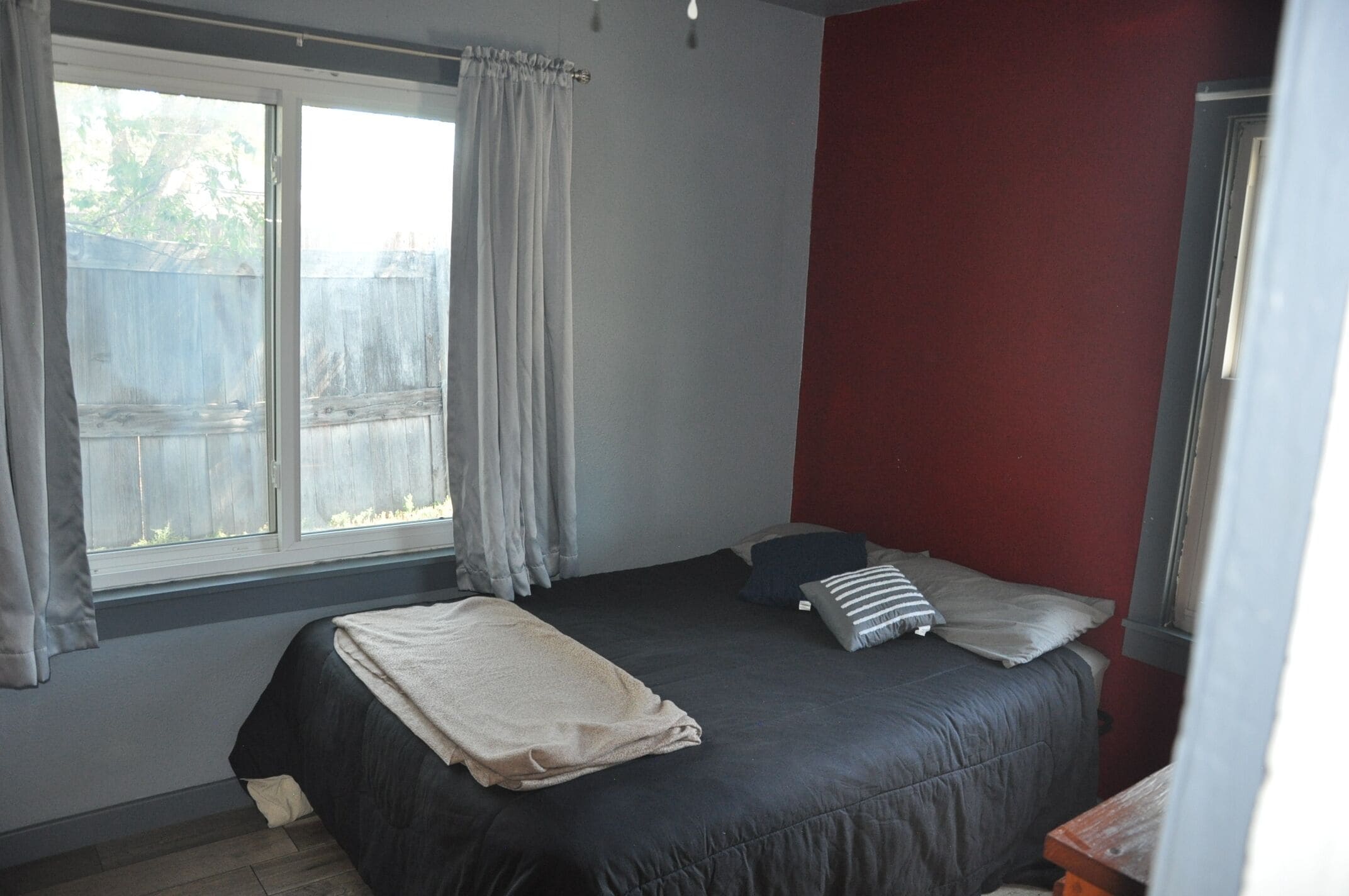 3 bedrooms, desk, iron/ironing board, travel crib