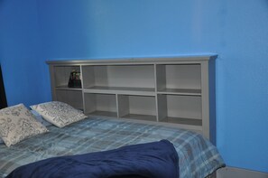 3 bedrooms, desk, iron/ironing board, travel cot