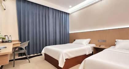 Changning Yanyi Hotel