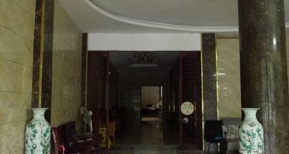 Changning Yanyi Hotel