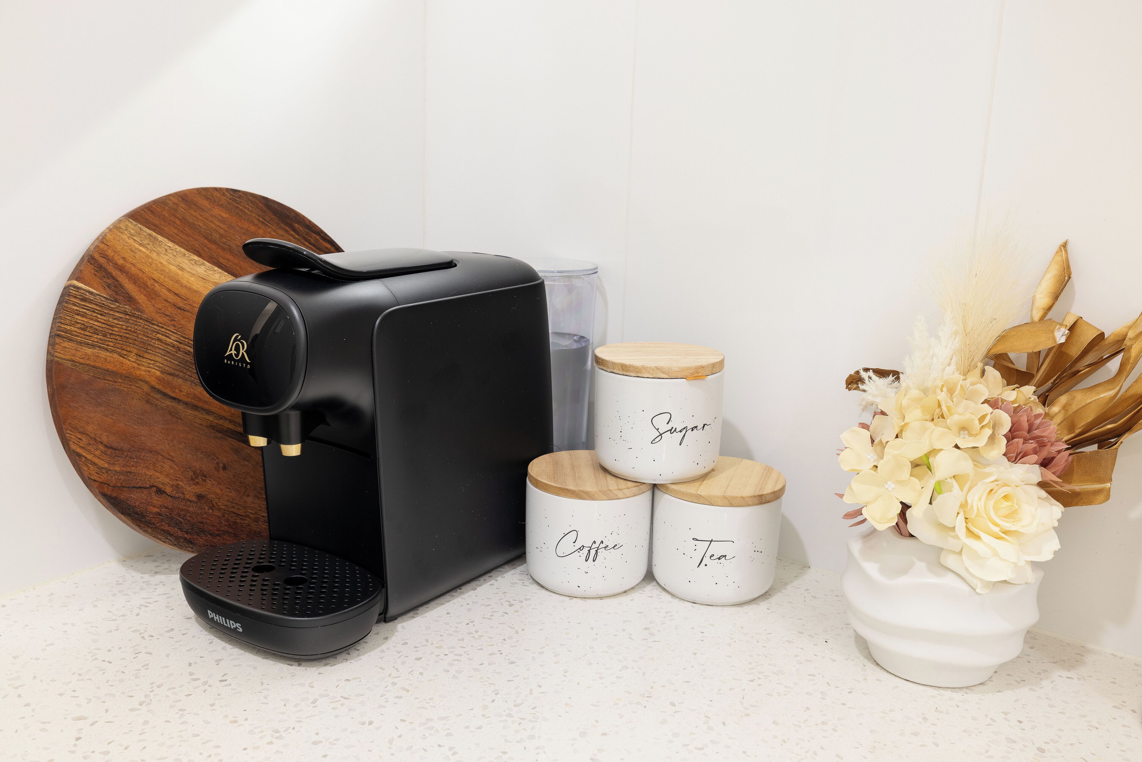 Ducha, secador de pelo, jabón, shampoo