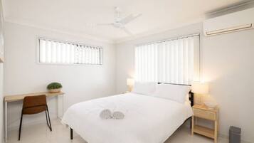 1 bedroom, desk, iron/ironing board, WiFi