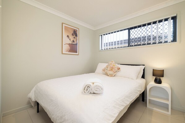 2 bedrooms, desk, iron/ironing board, free WiFi