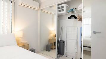 1 bedroom, desk, iron/ironing board, free WiFi