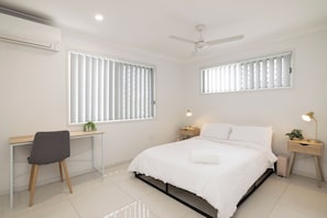 1 habitación, tabla de planchar con plancha, wifi y ropa de cama