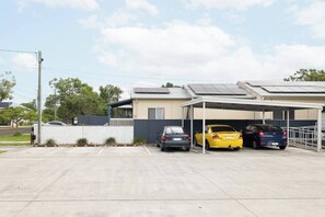 Property grounds - 1 Bdr Apt w/ AC & Kitchen | Parking | 114F1 (Rocklea)