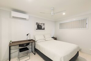 1 chambre, bureau, fer et planche à repasser, Wi-Fi gratuit