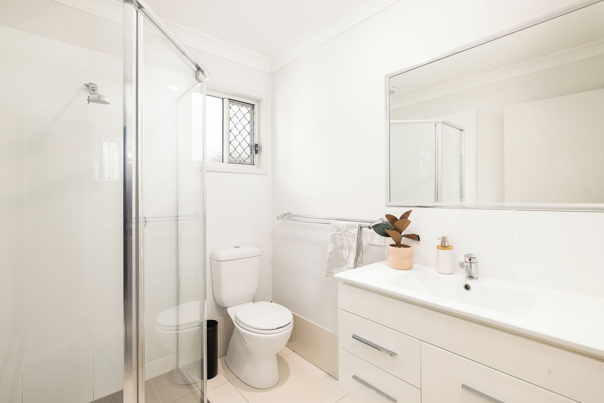 Haartrockner, Seife, Shampoo, Toilettenpapier