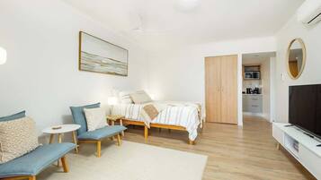 Iron/ironing board, WiFi, bed sheets
