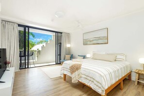 Tabla de planchar con plancha, wifi y ropa de cama 