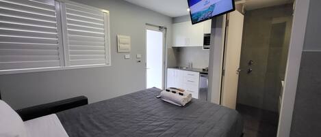 1 chambre, fer et planche à repasser, Wi-Fi gratuit, draps fournis