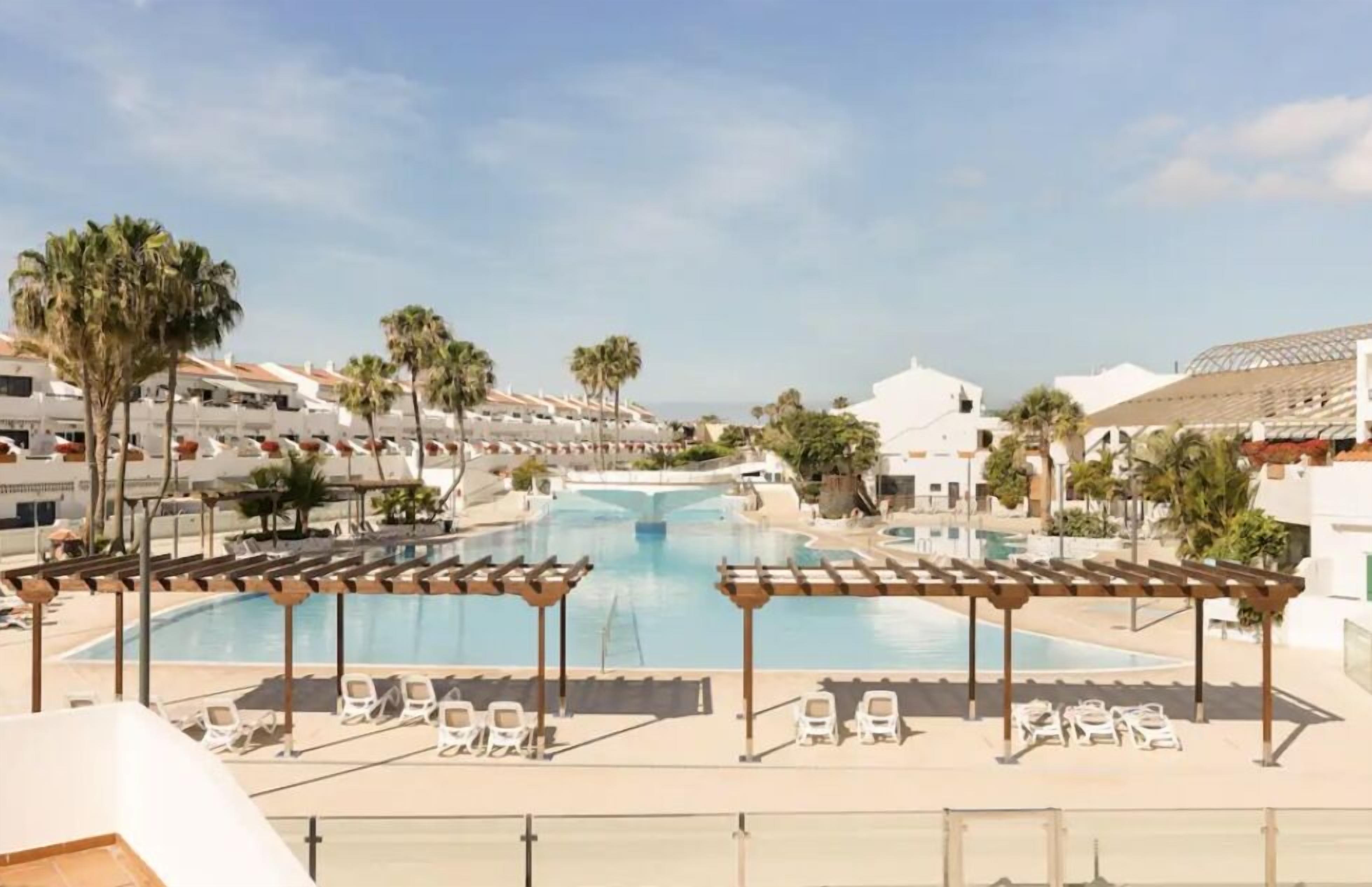 Een buitenzwembad, een verwarmd zwembad