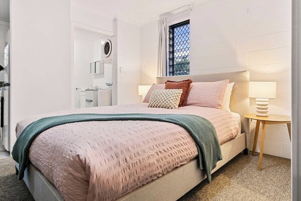 Iron/ironing board, free WiFi, bed sheets