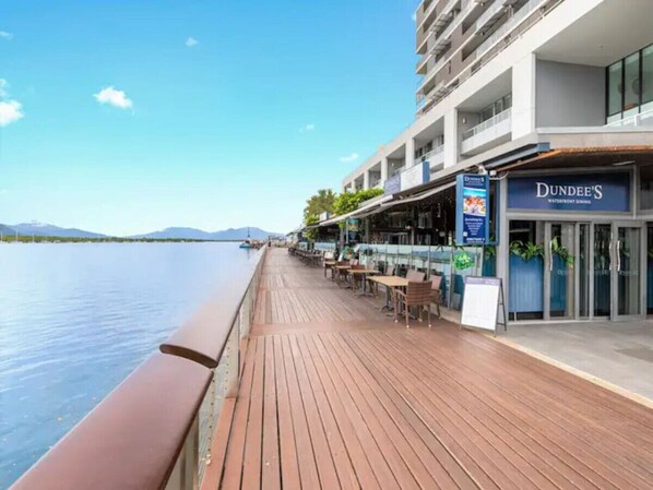 تناول الطعام بالخارج