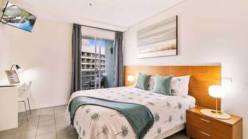 Iron/ironing board, free WiFi, bed sheets