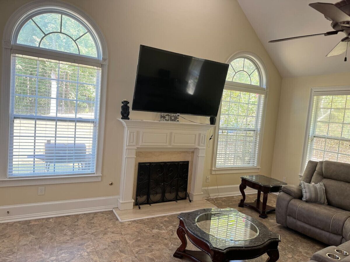 Smart TV, fireplace, offices, computer monitors