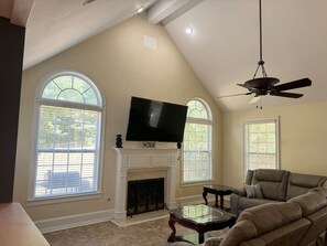 Smart-TV, peis, kontorer og PC-skjermer